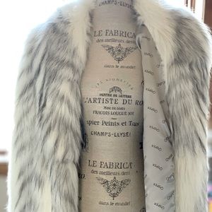 Casper stunning faux fur coat, no flaws! Fits M/L